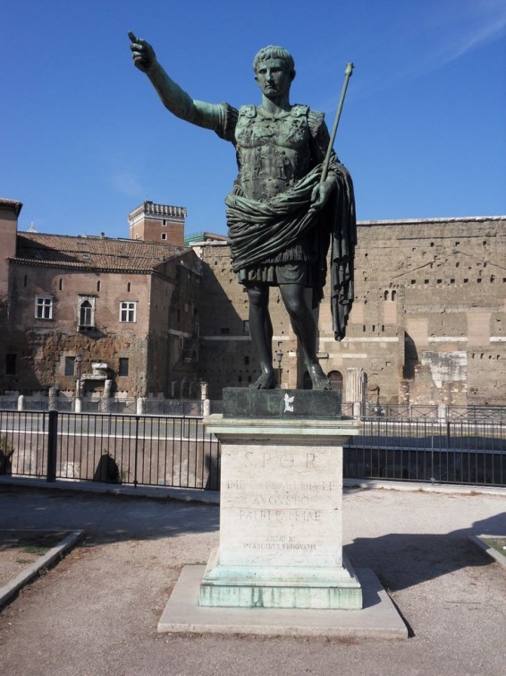 statue d'Auguste à Rome 